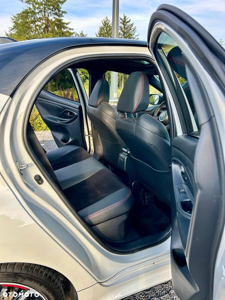 Toyota Yaris - 10