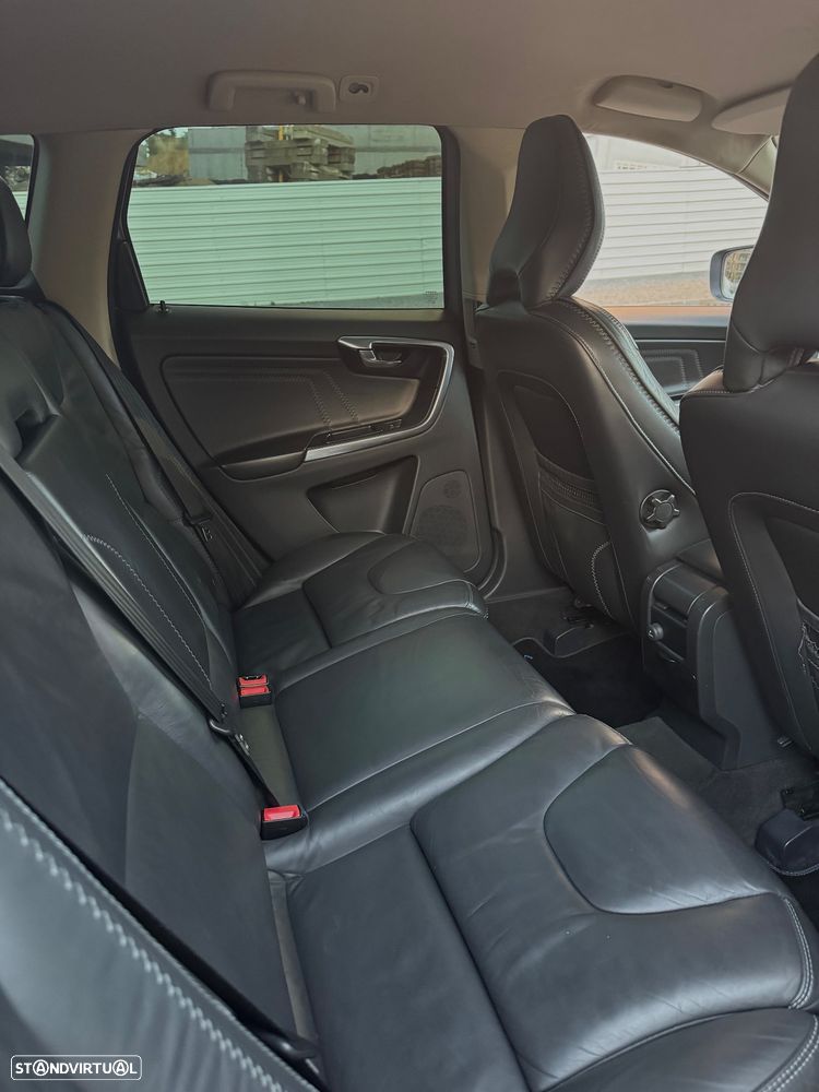 Volvo XC 60 2.4 D5 VOR Ocean Race AWD Geartronic - 17