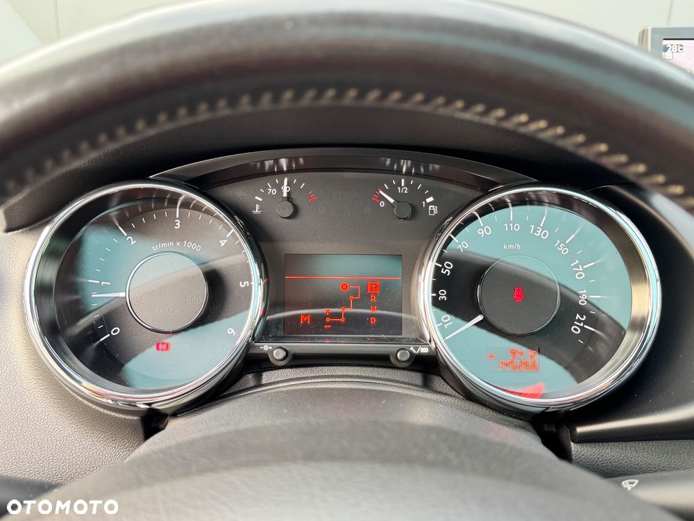 Peugeot 3008 HDi 160 Automatik Allure - 28
