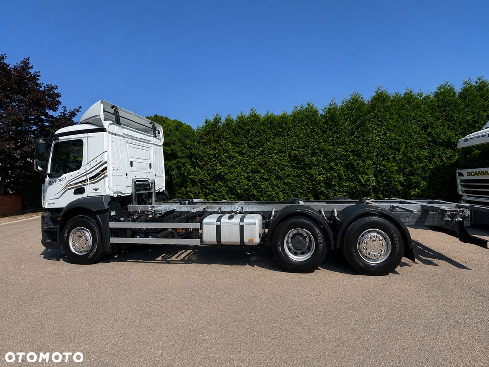 Mercedes-Benz ANTOS / 2535 / STAN IDEALNY ** NISKI PRZEBIEG 73.405 km **/ ACC / E 6 / MP 5 / BDF 7.15 , 7.45 M/ RAMA/ / DMC 27T / LED /OŚ SKRETNA / - 11