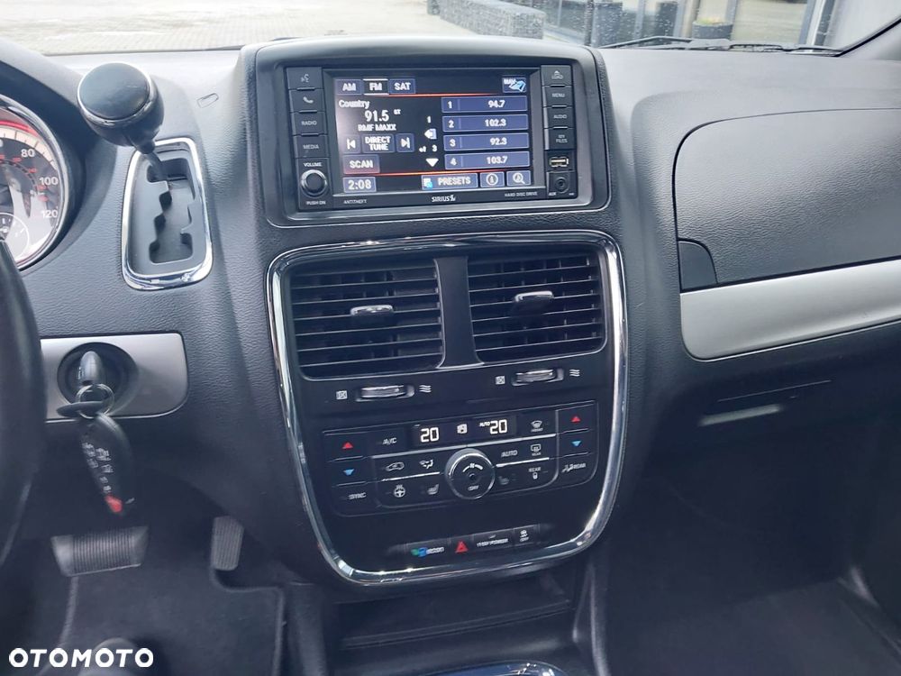 Dodge Grand Caravan 3.6 R/T - 12