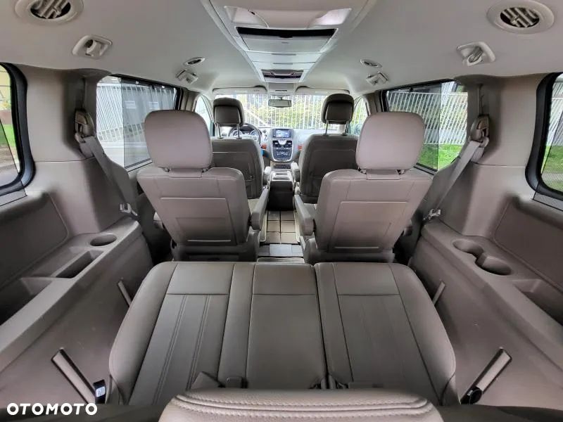 Chrysler Town & Country 3.6 Touring - 27