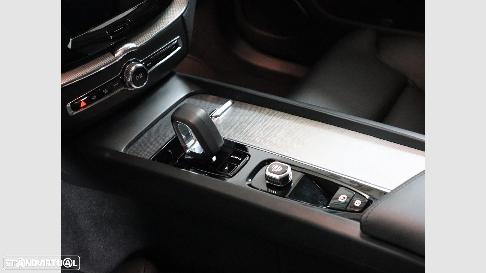 Volvo XC 60 2.0 T8 PHEV Plus Bright AWD - 19