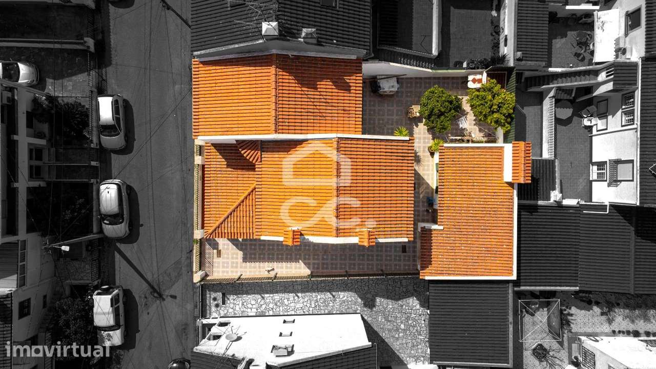Moradia Unifamiliar T4 c/ Garagem, Quintal e Terraço no Bairro da Casi - Grande imagem: 3/43