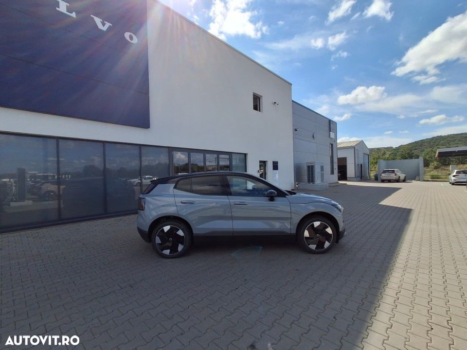 Volvo EX30 Single Motor Extended Range Plus - 11