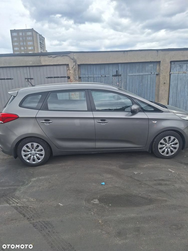 Kia Carens - 8