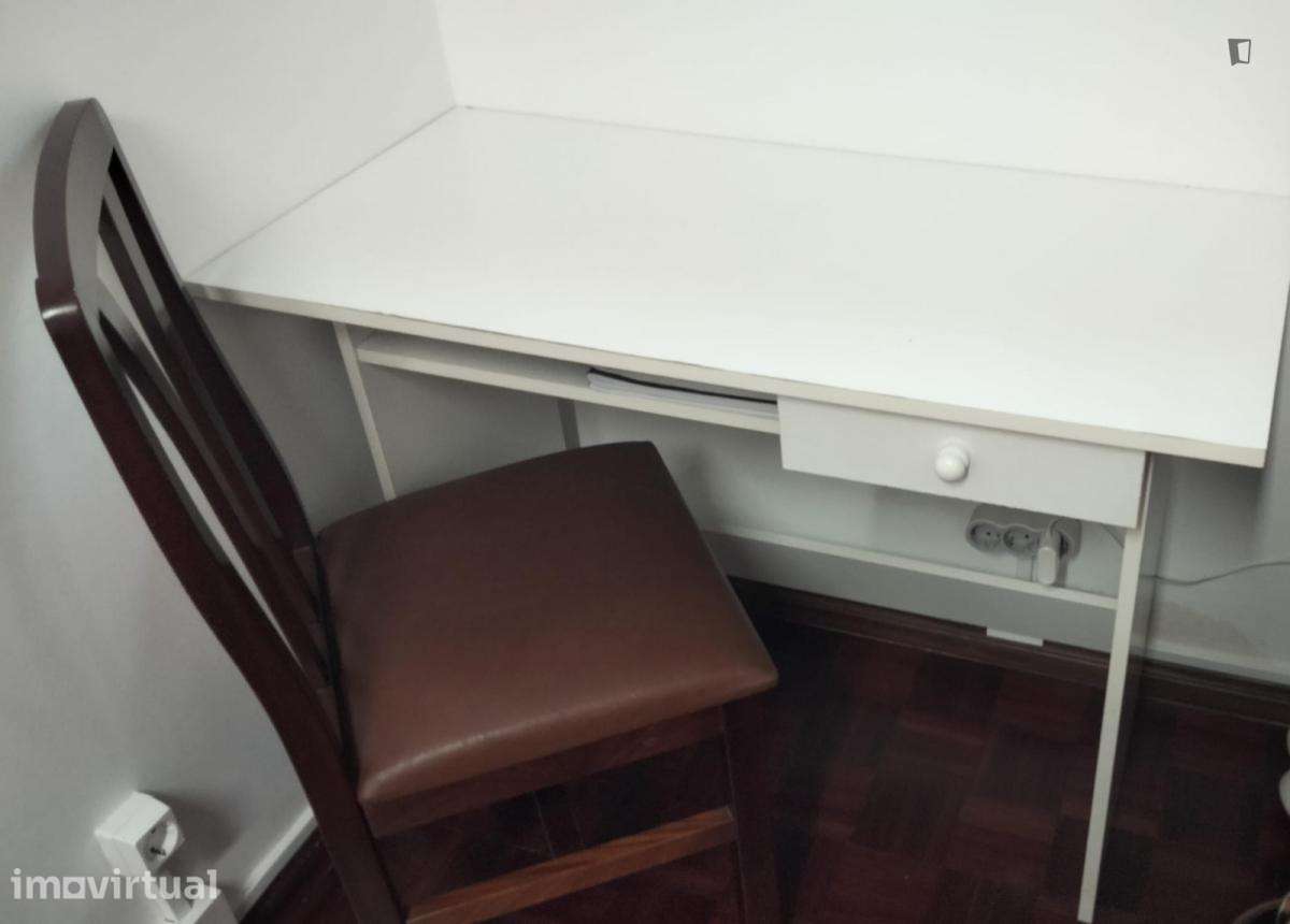 Quarto - localizado em Montes Claros Coimbra - Grande imagem: 3/14