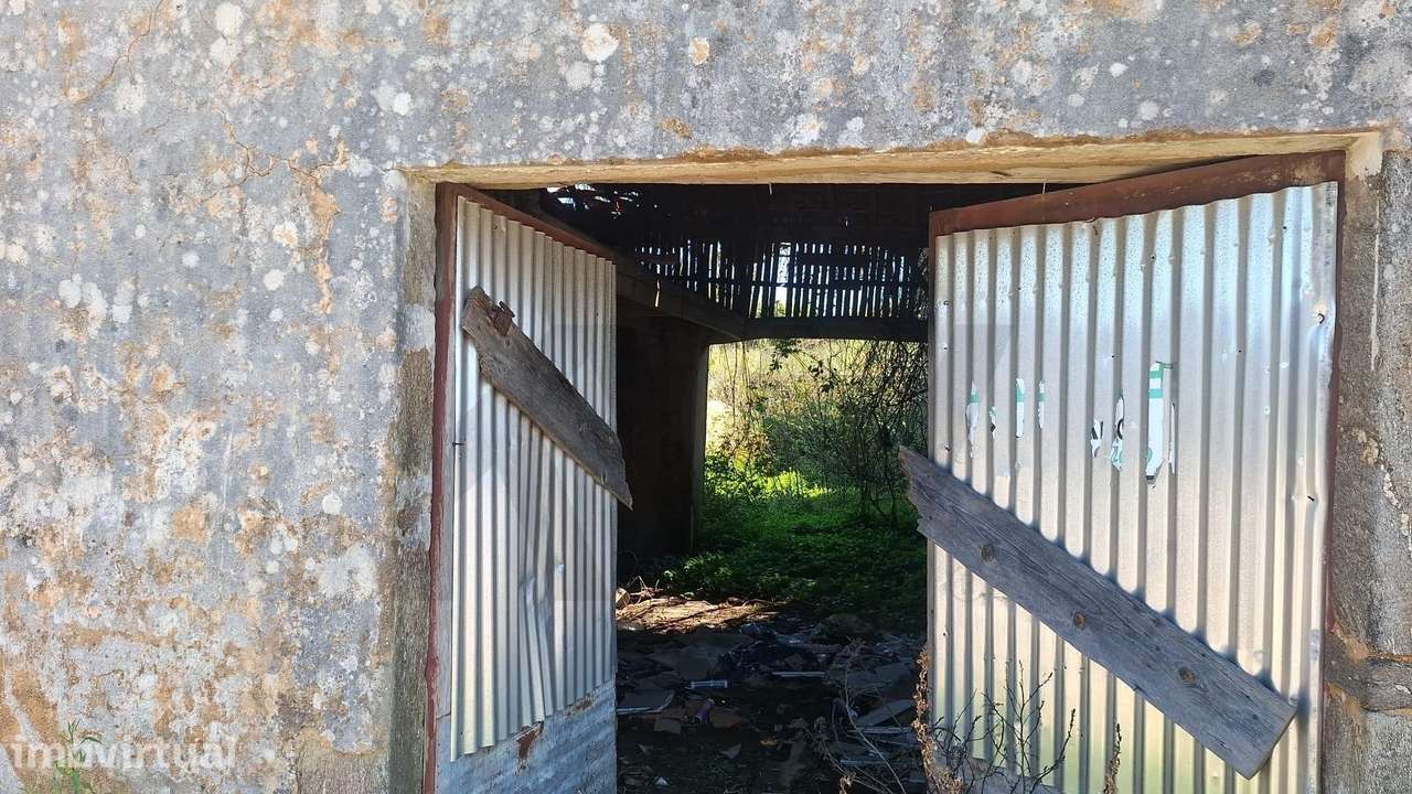 Terreno com ruina para venda em São João de Ver - Grande imagem: 2/4