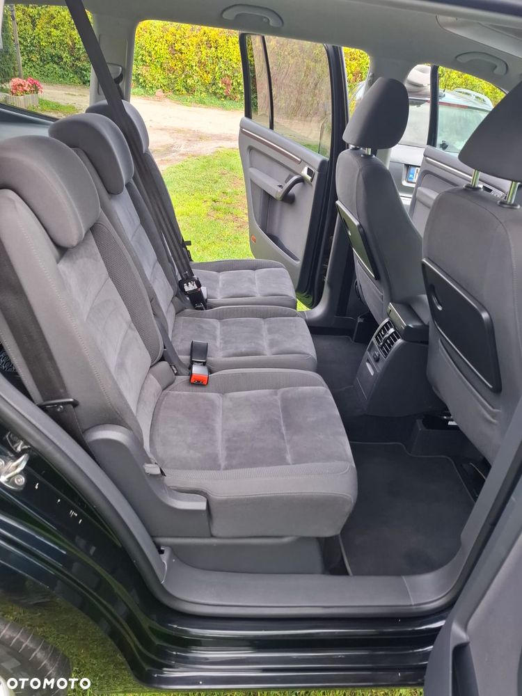 Volkswagen Touran - 28
