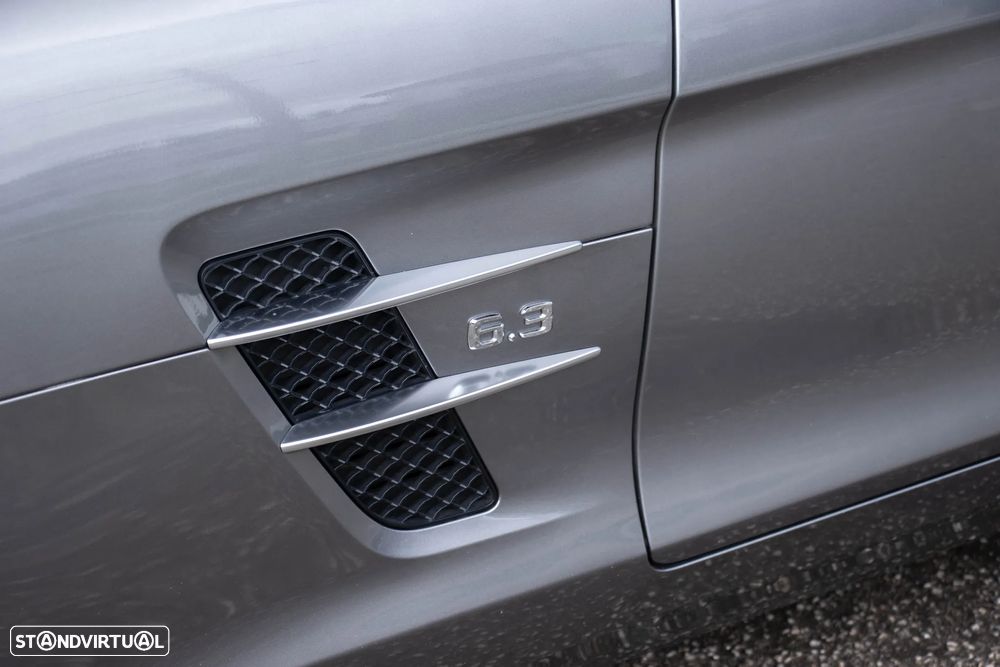 Mercedes-Benz SLS 63 AMG Roadster - 15