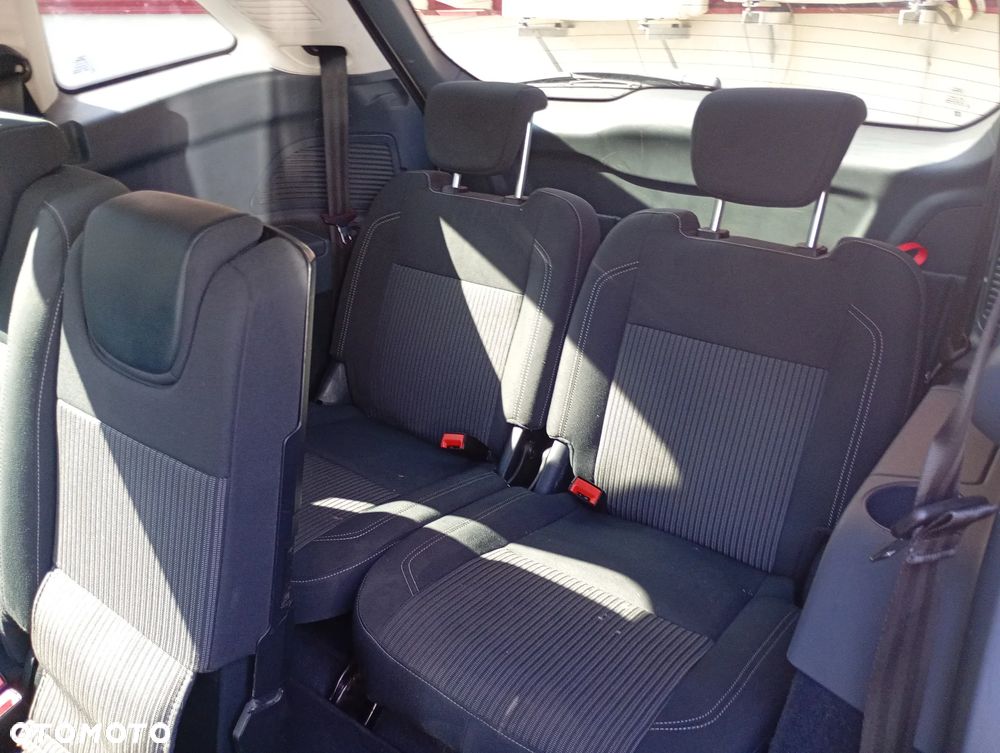 Ford Grand C-MAX - 11