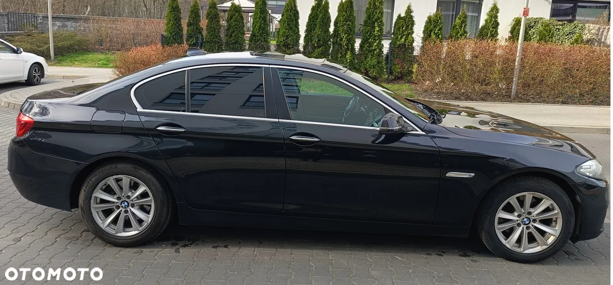 BMW Seria 5 528i xDrive Luxury Line - 2