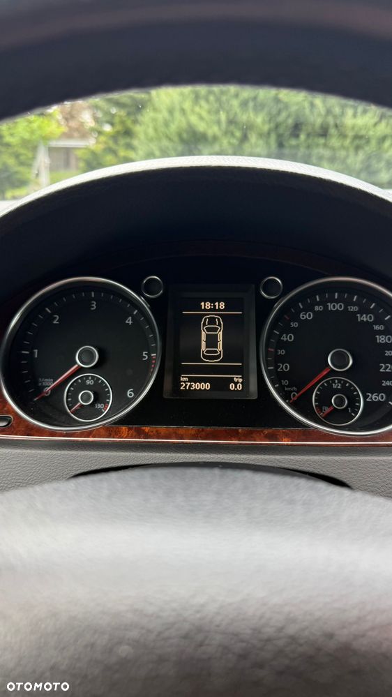 Volkswagen Passat 2.0 TDI DPF Highline - 8