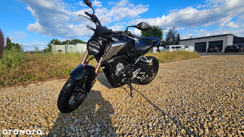 Honda CB - 1