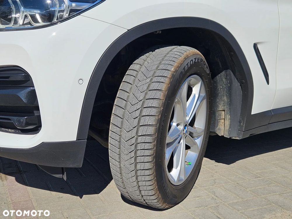 BMW X3 xDrive20d Advantage - 9
