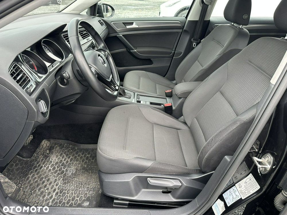 Volkswagen Golf - 11