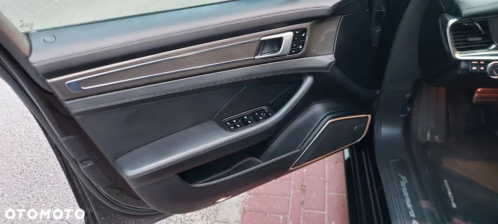 Porsche Panamera 4 E-Hybrid - 8