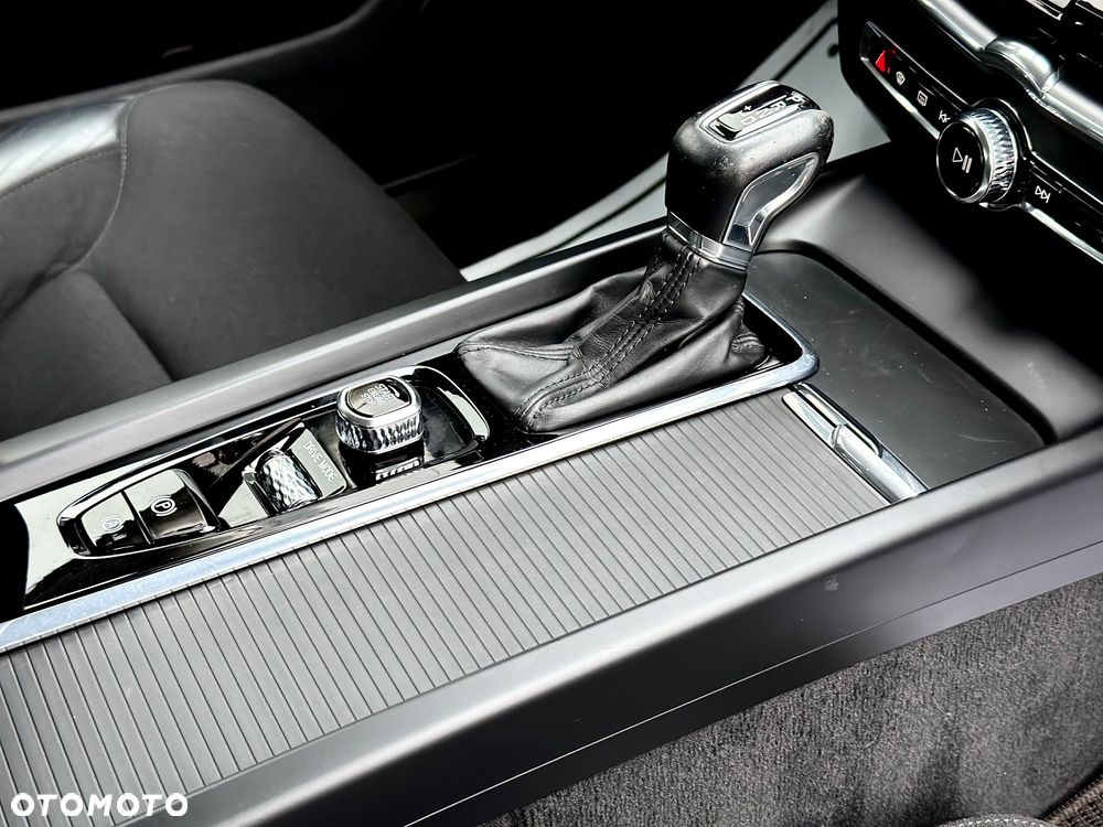 Volvo XC 60 D4 Momentum Pro - 37