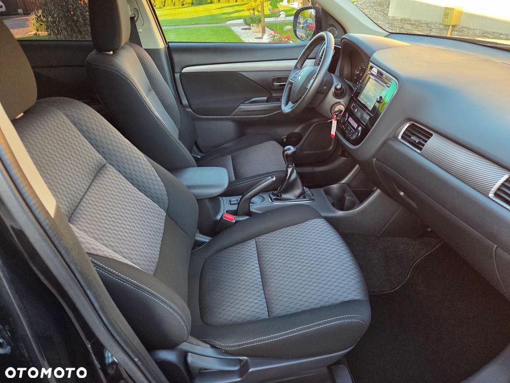 Mitsubishi Outlander - 23
