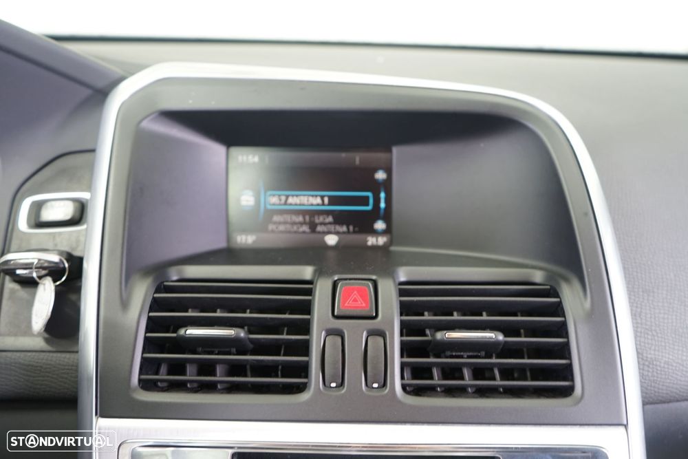 Volvo XC 60 2.0 D3 Momentum Geartronic - 30