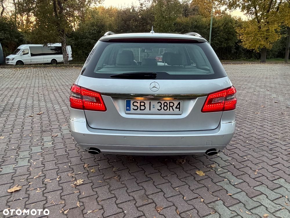 Mercedes-Benz E-Class 2009 photo 4