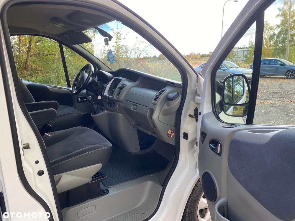 Renault Trafic 2.0 dCi 115 FAP Grand Passenger Black Edition - 8