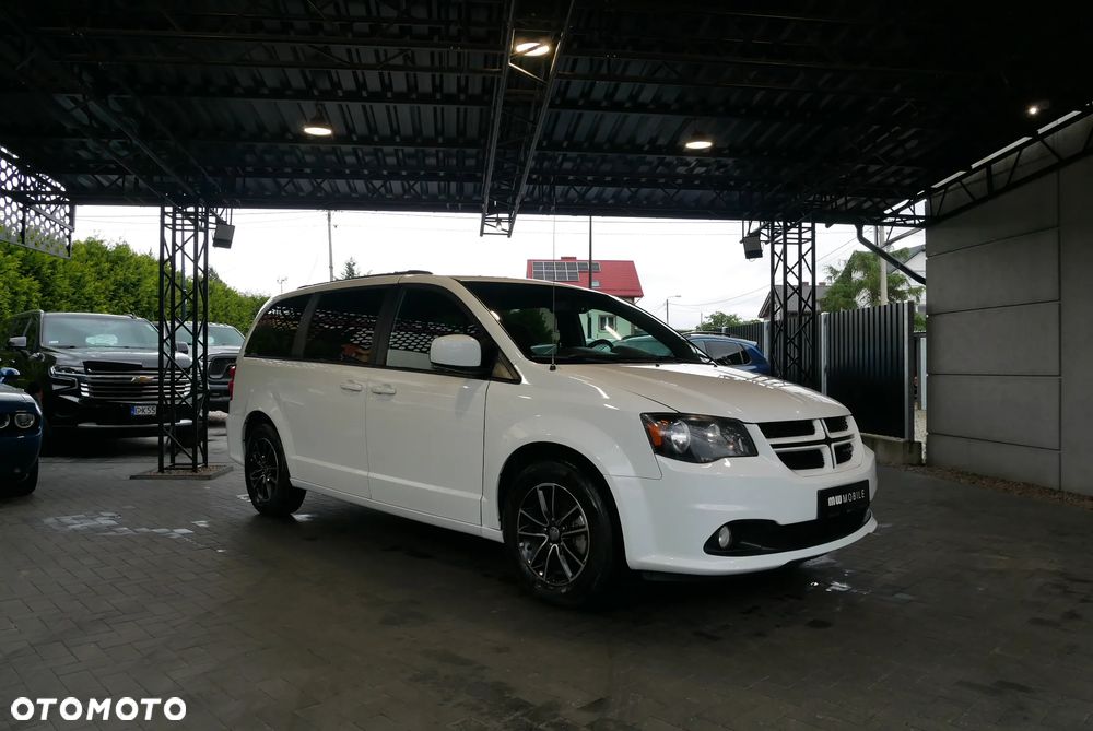 Dodge Grand Caravan - 2