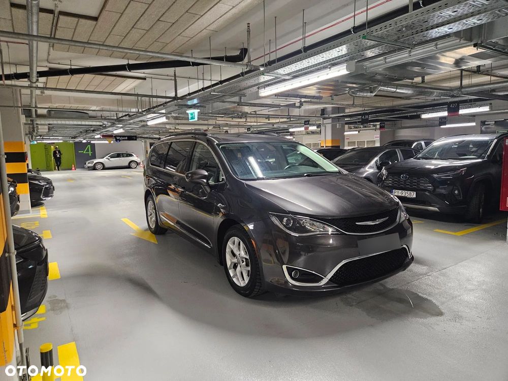 Chrysler Pacifica - 5