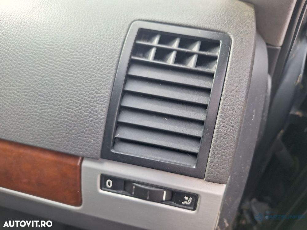 Grila de ventilatie laterala panou de bord dreapta VOLKSWAGEN TOUAREG 7LA, 7L6, 7L7 2002 - 2013 , 7L6819704L - 1