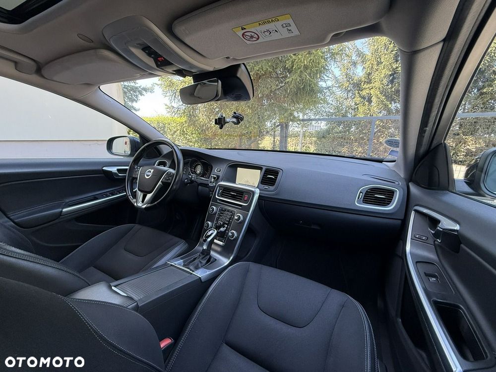 Volvo V60 T3 Geartronic Momentum - 27