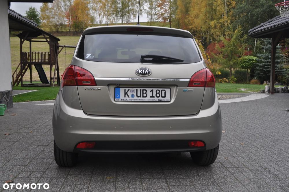 Kia Venga 1.4 CVVT Business Line - 16