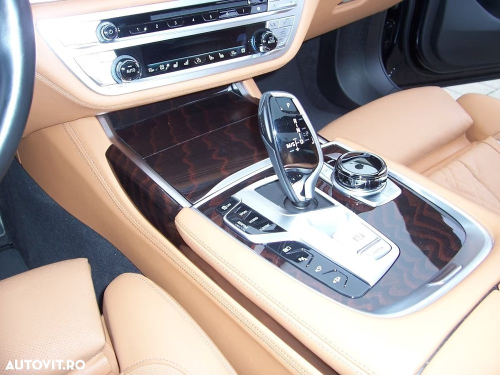 BMW Seria 7 745Le xDrive - 12