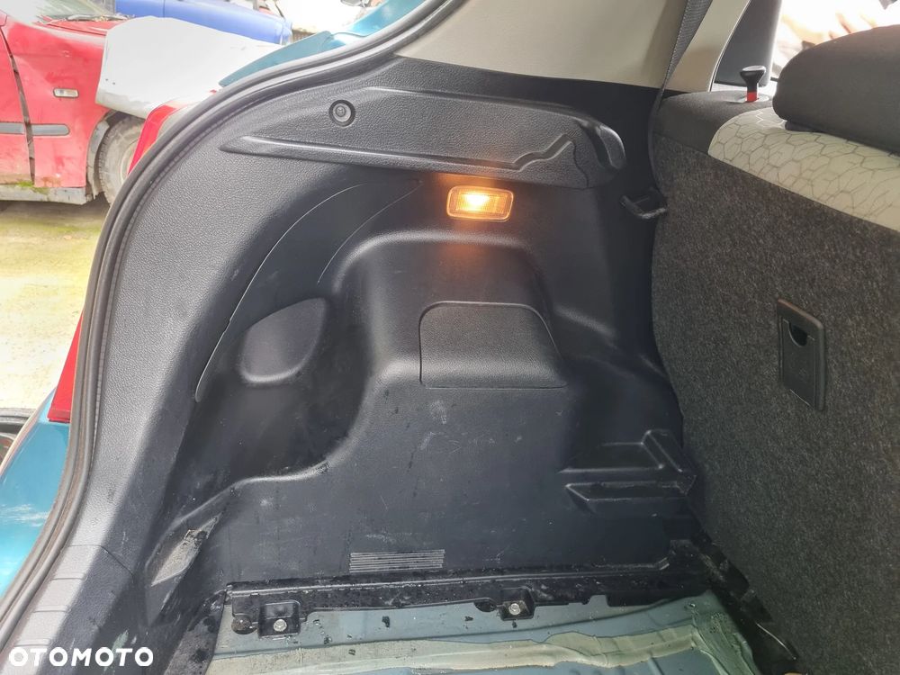 TOYOTA YARIS III 11-14 2011 r. 5D HB boczek bagażnika lewy tył  * - 1