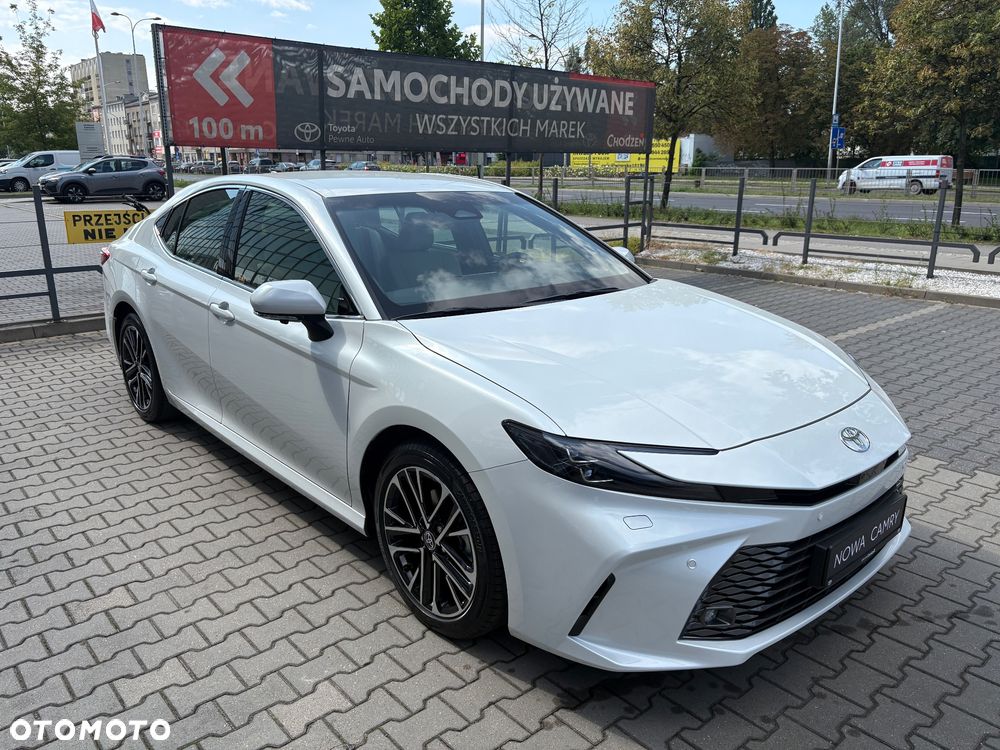 Toyota Camry 2.5 Hybrid Dynamic Force Executive e-CVT - 2