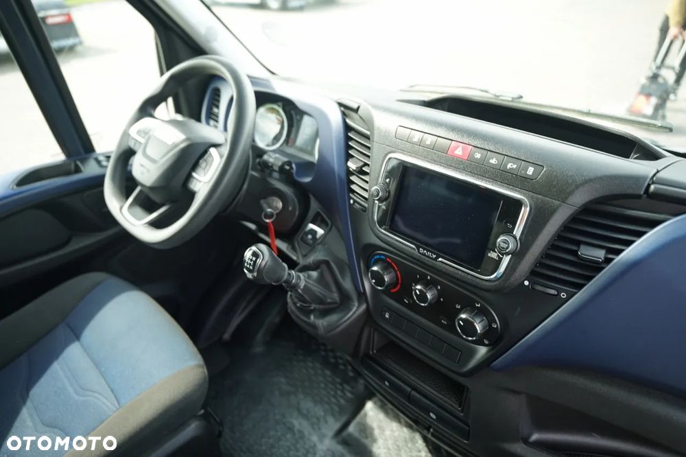 Iveco DAILY 35-NP / CNG / IZOTERMA - 4,3 m / WINDA PALFINGER - 750 KG / SPROWADZONY - 27