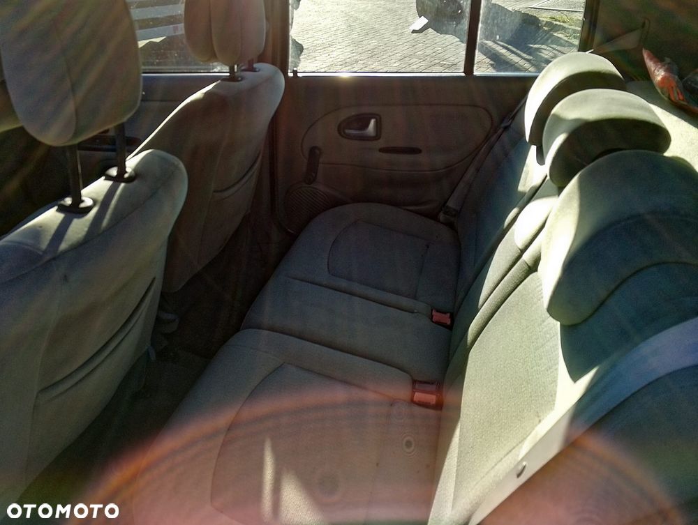 Renault Clio II FL (01-03.) 1.5 DCI 65KM. Silnik K9K704 Skrzynia JB3 980 lakier NV191.Cały na części. GWARANCJA !!! Przód Tył Zestaw Komplet Drzwi Klapa Zderzak Błotnik Maska Grill Atrapa Szyba Pas Lampa Lusterko Boczki Fotel Kanapa Kokpit Deska Rozdzielcza Przełącznik Włącznik Sterownik Przewody Wiązka Instalacja Moduł Komputer Czujnik Listwa Pompa Alternator Wtryski Głowica Rozrusznik Kompresor Sprzęgło Dwumas Silnik Skrzynia ABS Klimatyzacji Paliwa Wspomagania Kolektor Turbina Przepustnica Zawór Chłodnica Koło Hak Belka Sanki Zawieszenie Mcpherson Półoś Amortyzator Wydech Tłumik Zacisk Most - 10