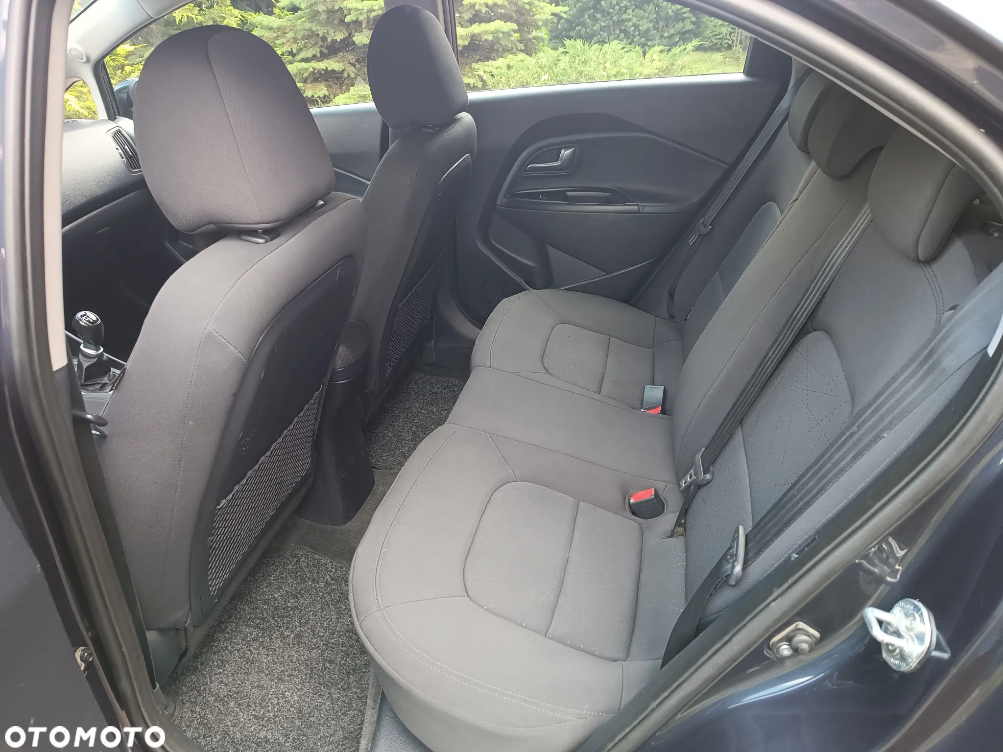 Kia Rio 1.4 L - 12