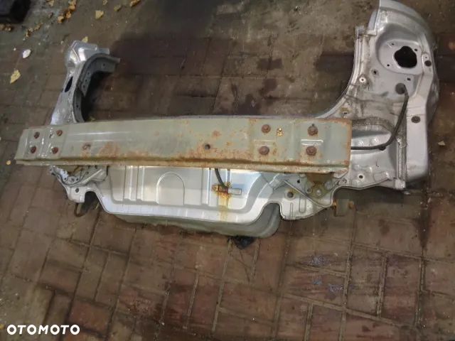 PAS TYLNY TOYOTA AVENSIS T27 09-19 KOMBI - 3