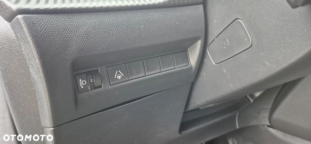 Peugeot 2008 PureTech 130 Allure S&S EAT8 - 12