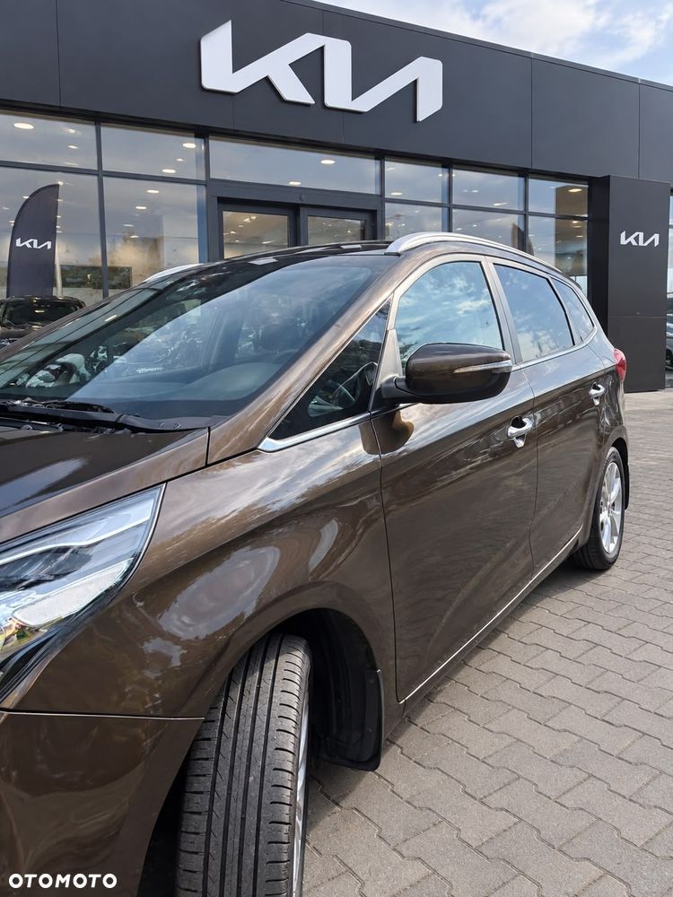 Kia Carens - 2
