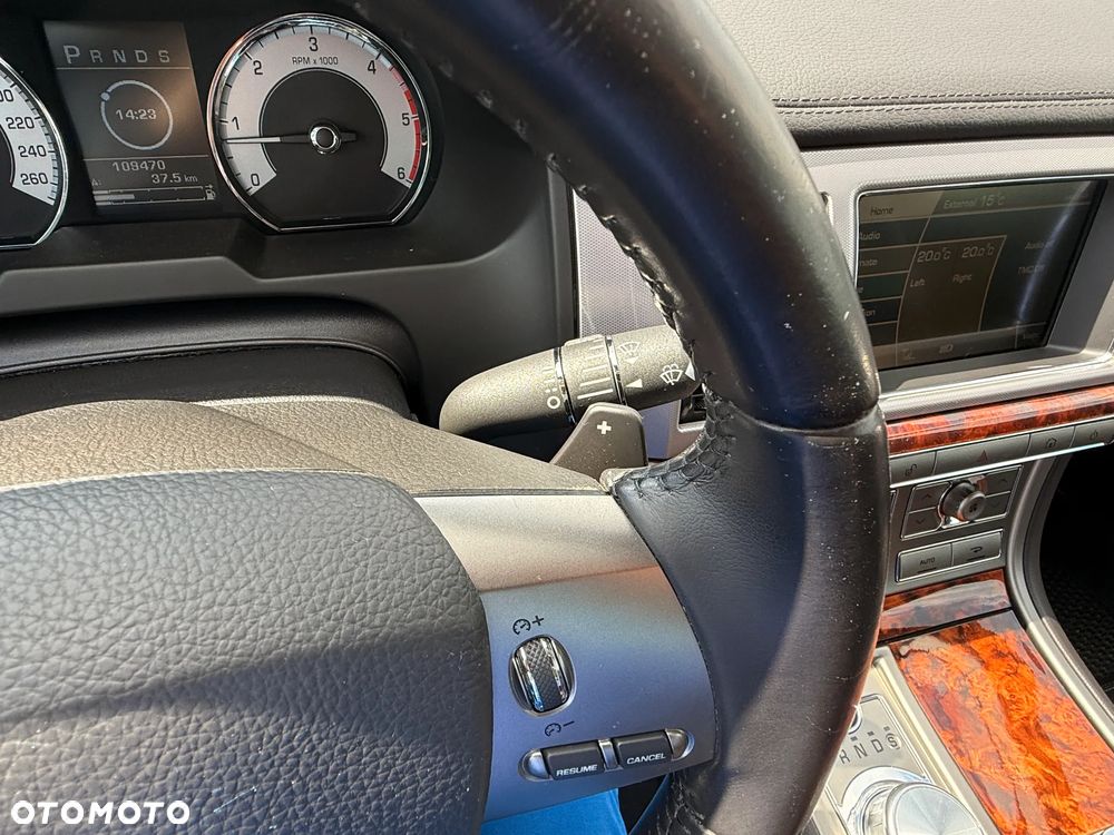 Jaguar XF 2.7 V6 D Luxury - 18