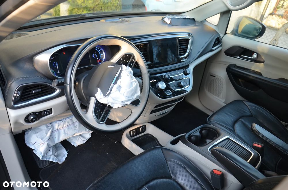 Chrysler Pacifica - 8