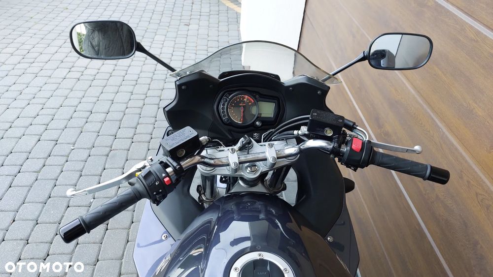 Suzuki GSX - 17