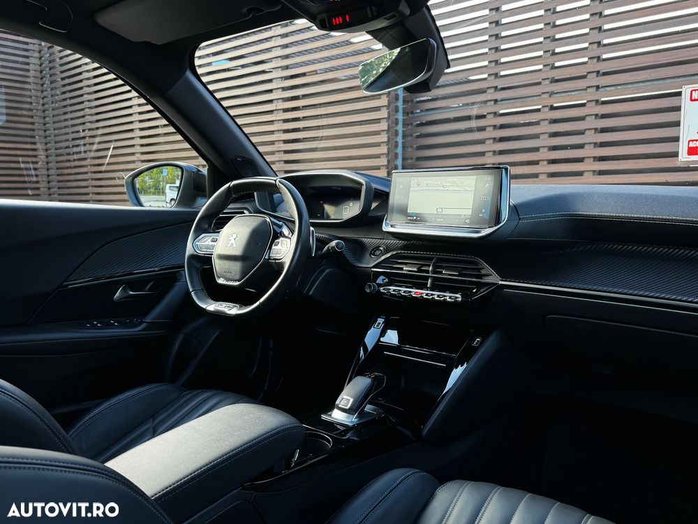 Peugeot 2008 BlueHDi 130 EAT8 GT - 21