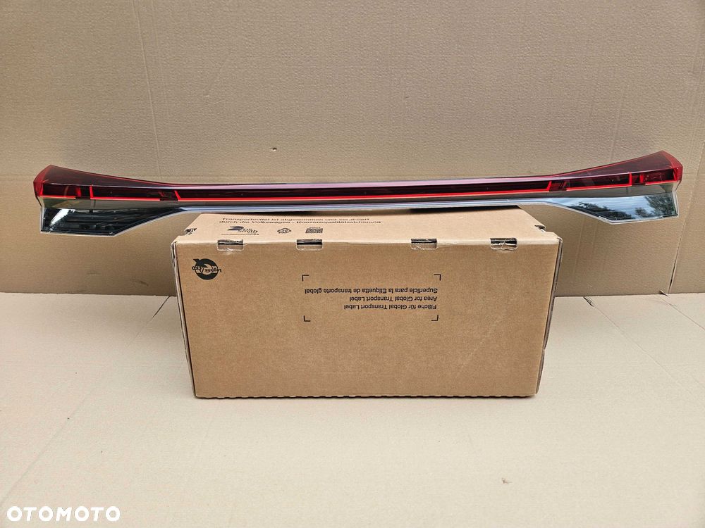 AUDI A4 E-TRON E TRON lampa tył blenda klapy bagażnika 89A945095