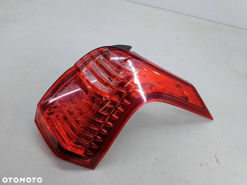 LAMPA TYLNA PRAWA PEUGEOT 5008 9672666680 - 4