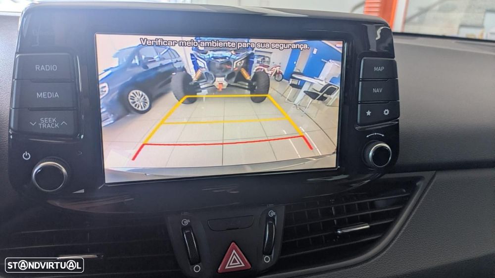 Hyundai i30 1.6 CRDi STyle+Navi - 26