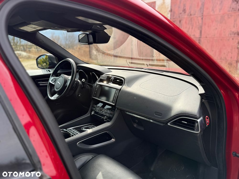 Jaguar F-Pace 3.0 V6 AWD R-Sport - 25