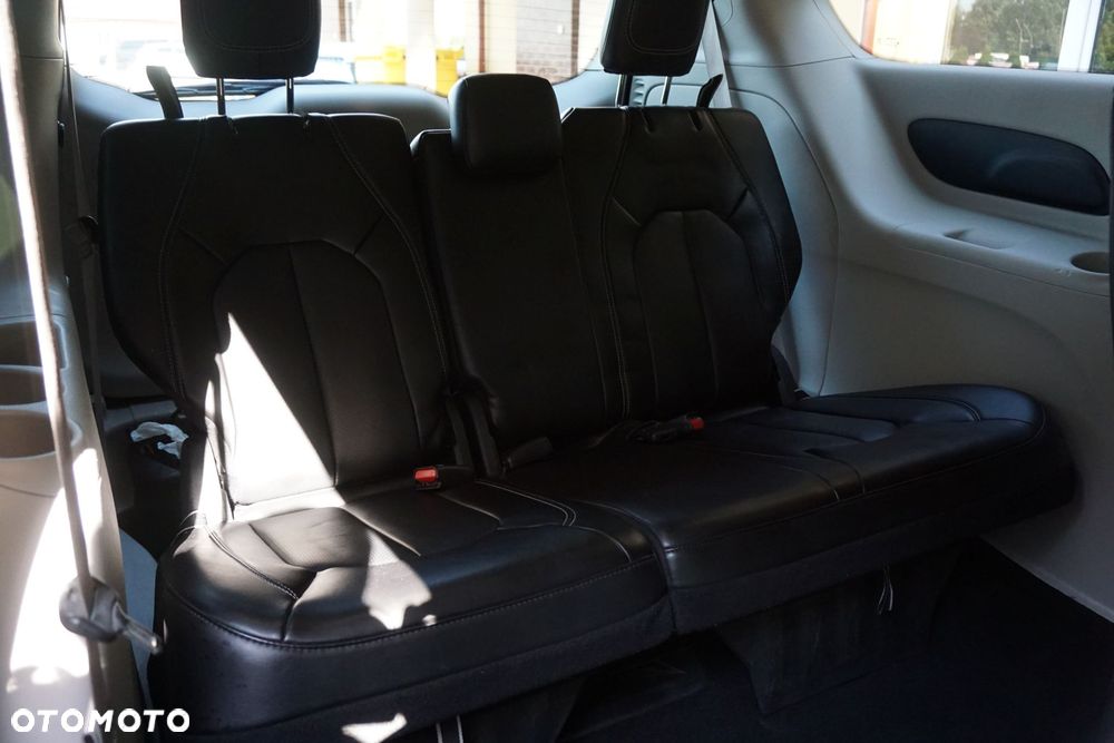 Chrysler Pacifica - 20