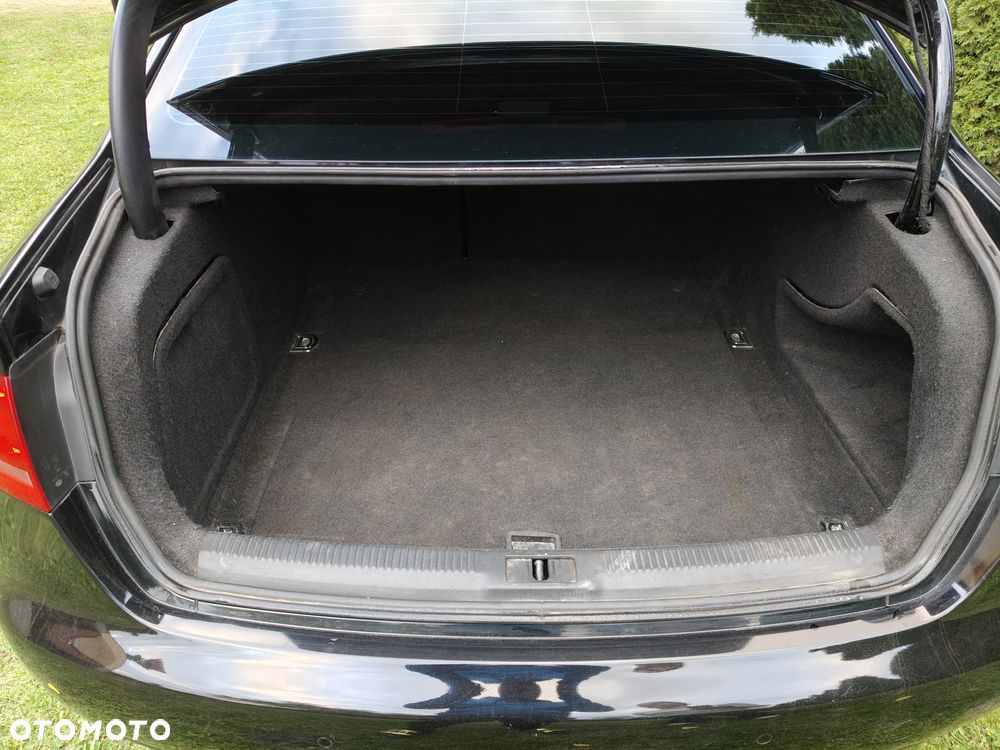 Audi A4 Limousine - 14